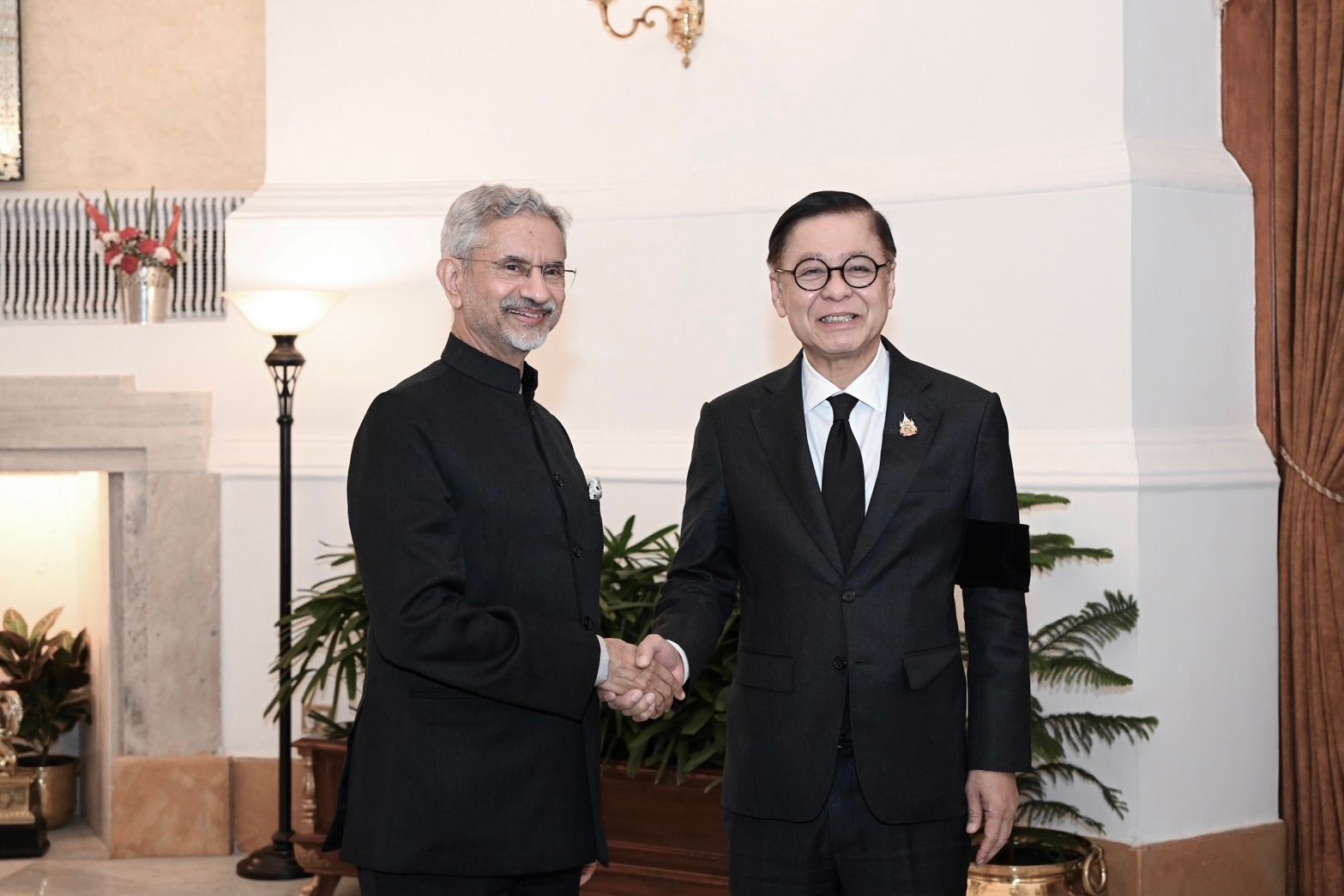 รัฐมนตรีว่าการกระทรวงการต่างประเทศพบหารือกับรัฐมนตรีว่าการกระทรวงการต่างประเทศอินเดีย