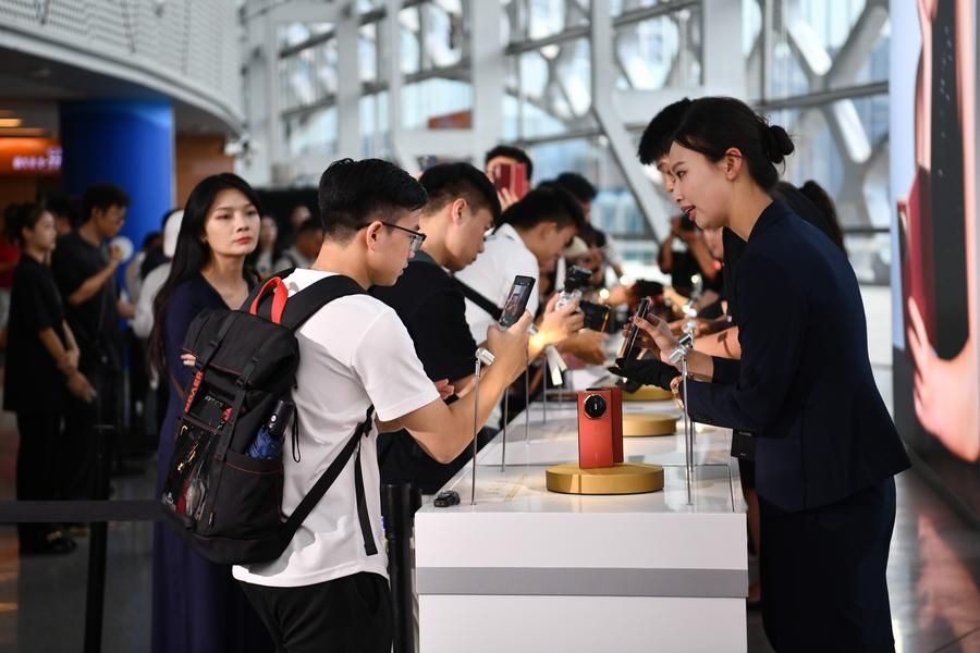 จีนเผยภาคการผลิตข้อมูลอิเล็กทรอนิกส์โตเร็วในปี 2024