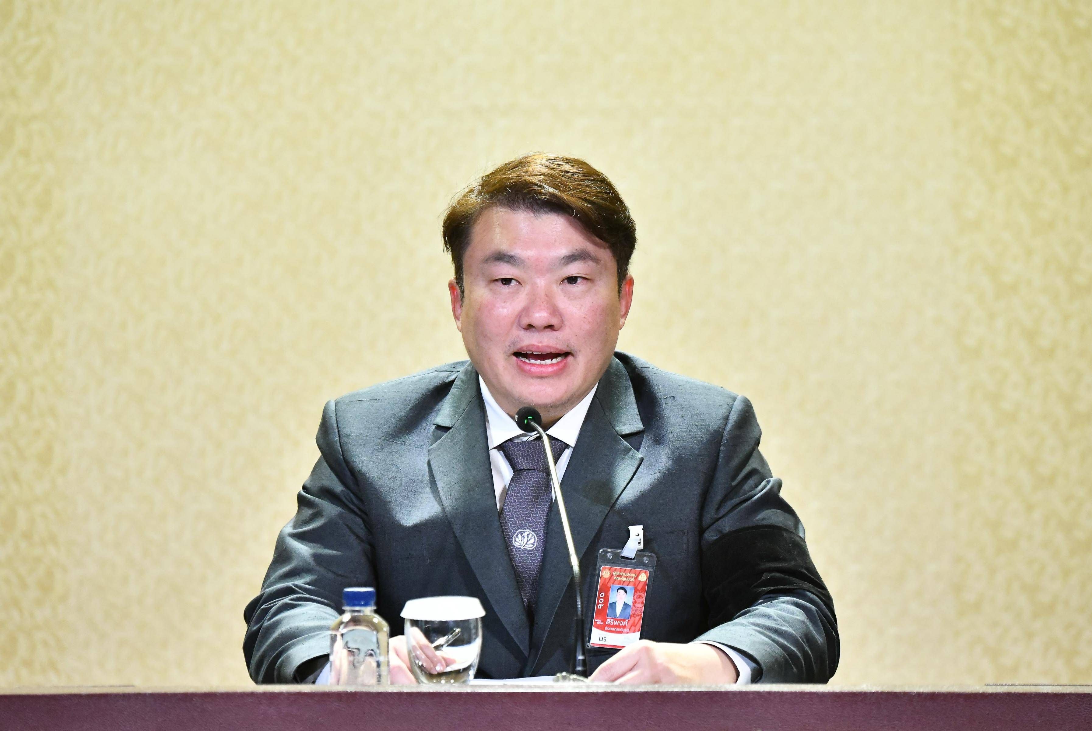 นายกฯ บินด่วนหาดใหญ่ ติดตามสถานการณ์น้ำท่วม พร้อมเฝ้าระวังตลอด 24 ชั่วโมง ให้ความช่วยเหลือประชาชนทันที