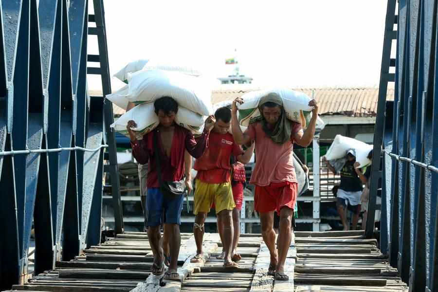 เมียนมาส่งออก 'ข้าว' ทะลุ 2.3 ล้านตันใน 11 เดือน