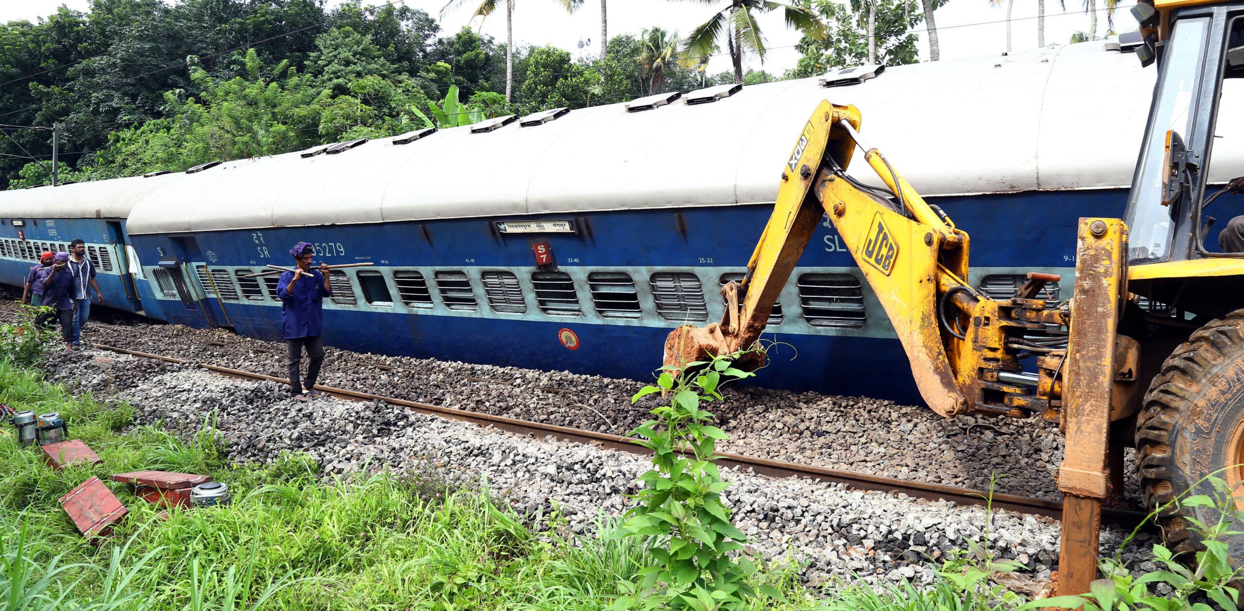 ดับอย่างน้อย 4 ราย 'เหตุรถไฟวิ่งทับคน' ในอินเดีย