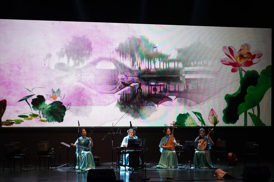 Asia Album : นักดนตรีโชว์บรรเลง 'เพลงพื้นบ้านจีน' ในศรีลังกา