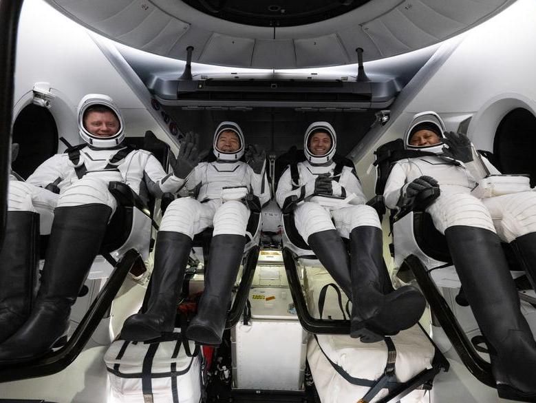 นักบินอวกาศภารกิจสเปซเอ็กซ์ ครูว์-8 ของ NASA กลับถึงโลกแล้ว