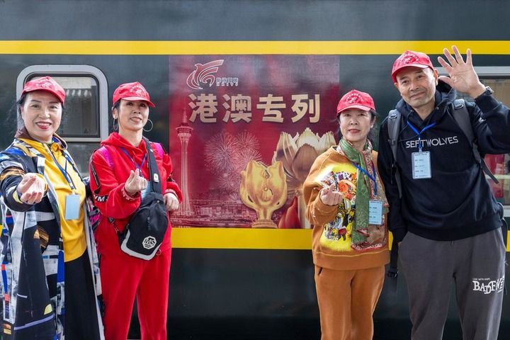 ฮาร์บินเปิดบริการ 'รถไฟท่องเที่ยวผู้สูงวัย' เที่ยวแรกคึกคัก
