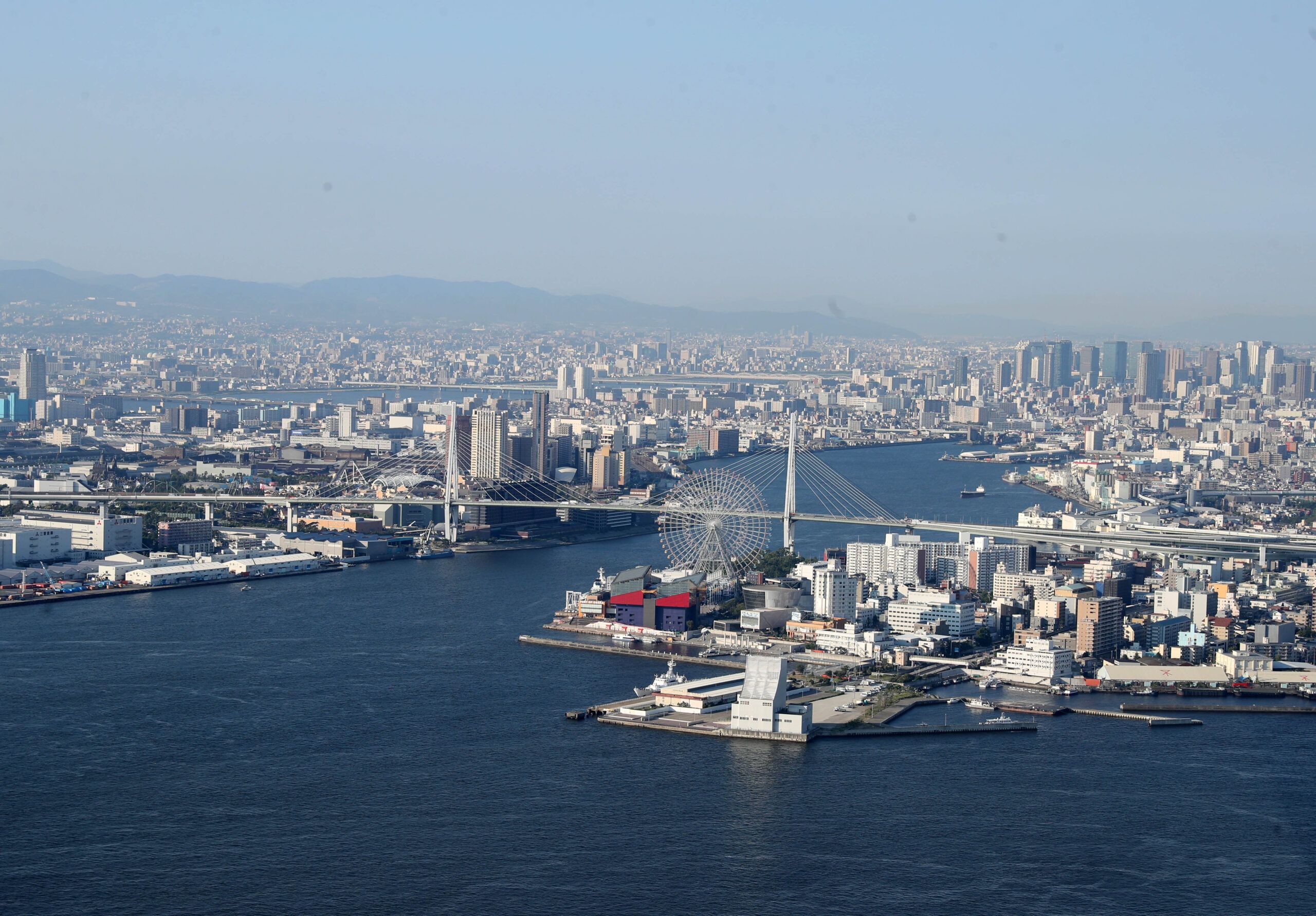 เหตุก๊าซรั่วที่โรงกลั่นน้ำมันในโอซากา เสียชีวิต 1 ราย เข้ารพ. 2 ราย