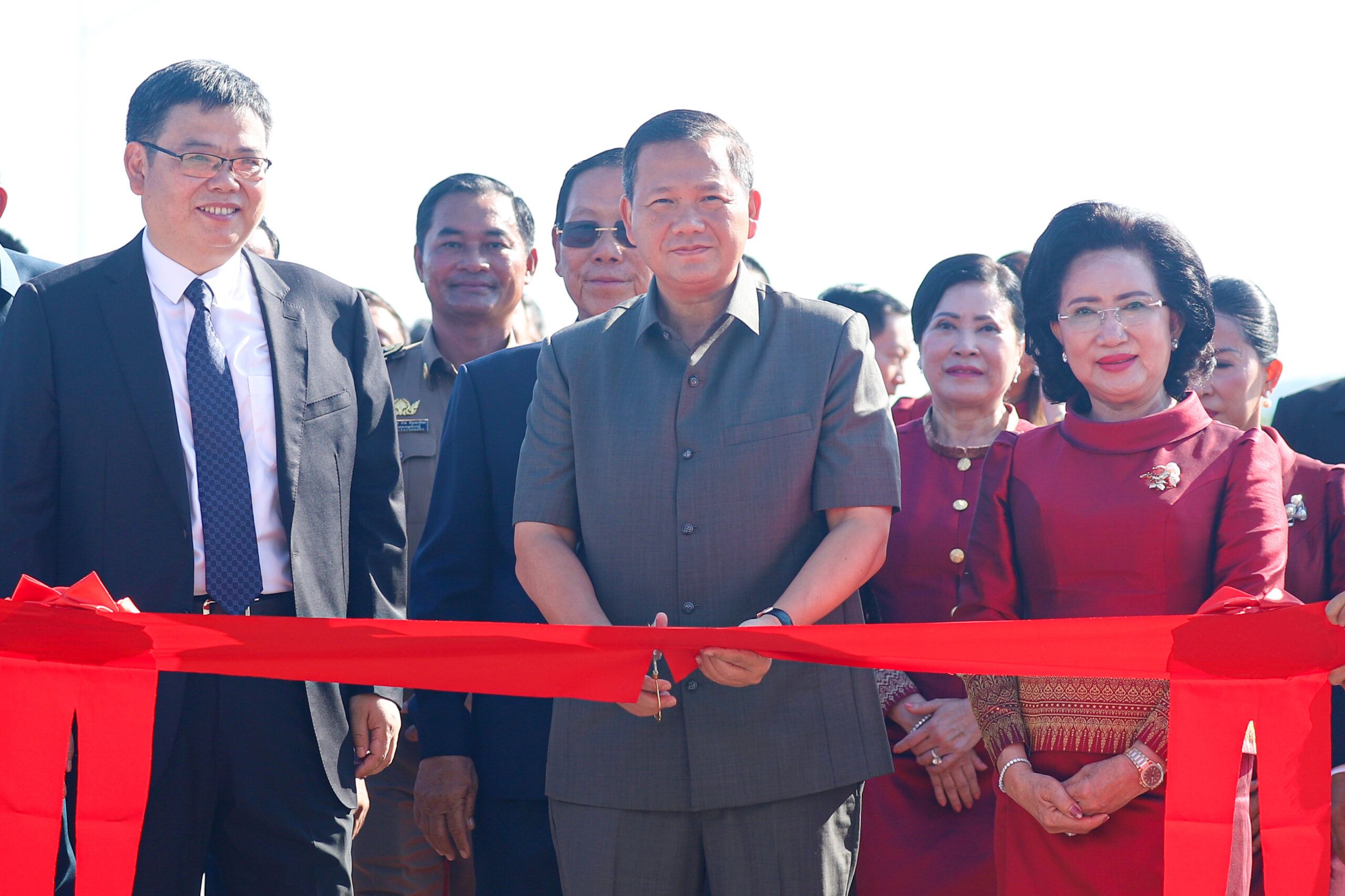 โรงงานผลิต 'ปูนซีเมนต์' ร่วมทุนจีน-กัมพูชา เปิดใหม่ในกำปงสปือ