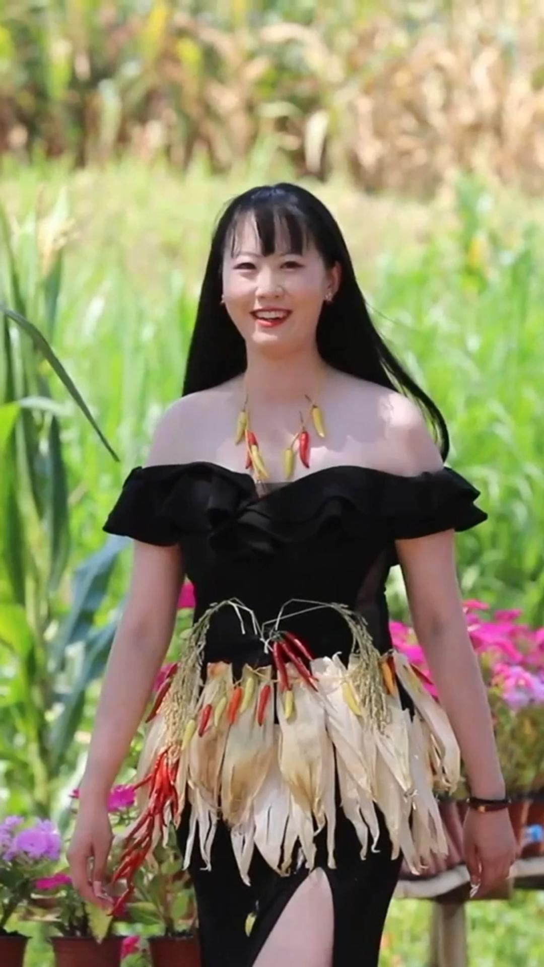 แฟชั่นโชว์ 'ชุดพริกแดง' แรงฤทธิ์ในยูนนาน