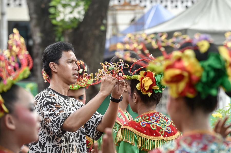 Asia Album : สีสันการแสดงดั้งเดิม ฉลองวันเต้นรำโลกในอินโดฯ