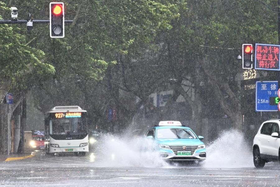 ฝนตกหนักใน 'เซี่ยงไฮ้' อิทธิพลไต้ฝุ่นกองเร็ย