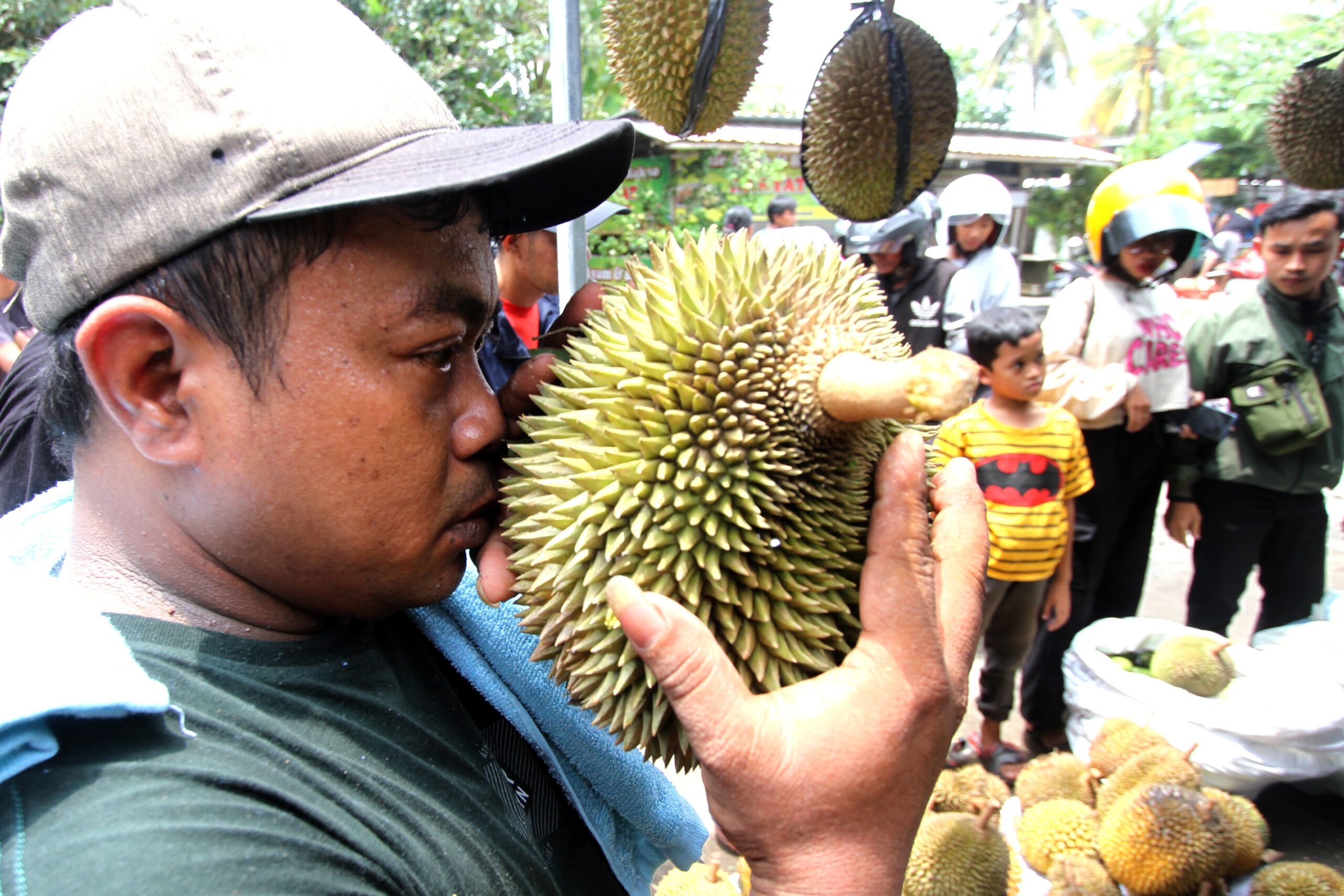 เยือน 'ตลาดทุเรียน' เลือกชอปทุเรียนเนื้อเนียนแน่นในอินโดฯ